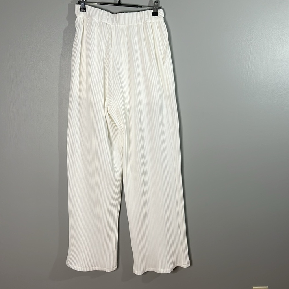 Le Lis Collection Ivory Ultra Wide Leg Pleated Trouser - Picture 3 of 4